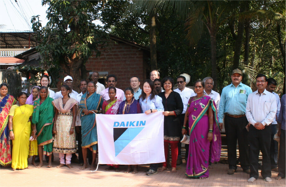 ボランティアの人々の画像